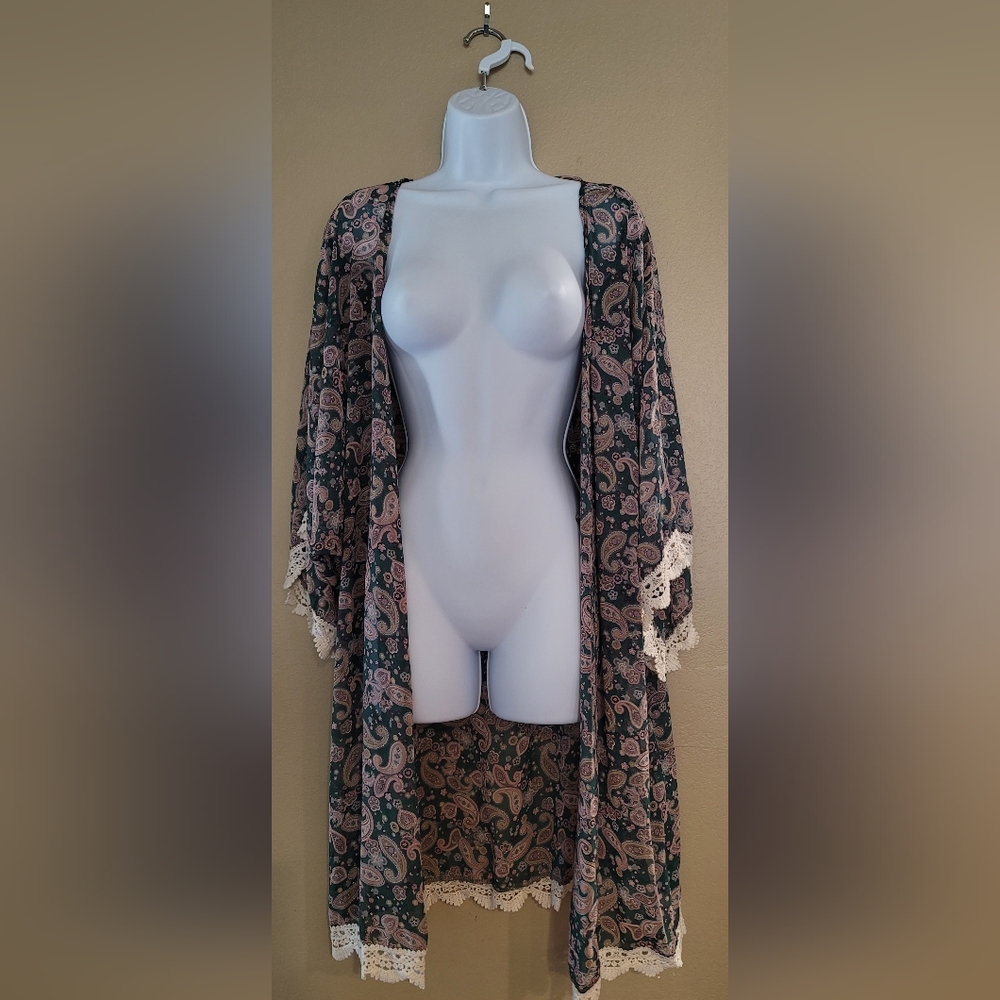 Flamingo brand green floral kimono with lace sleeves, size OS